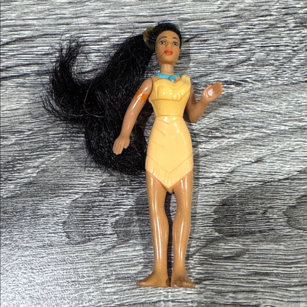 McDonald’s | Disney: Snow White & Pocahontas Miniature Dolls - Happy Meal Toys - Picture 10 of 14